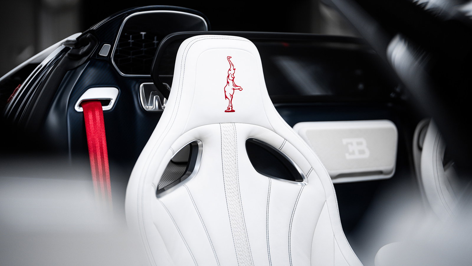 Bugatti Mistral, seat